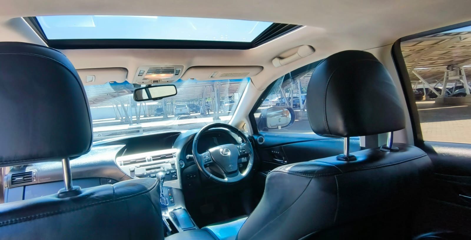 Lexus LX 570 - Interior